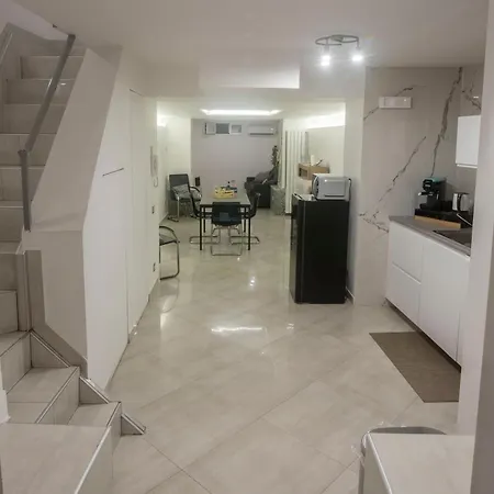 公寓 La Casa Di Ale A Chiaja 那不勒斯